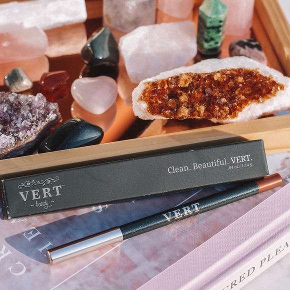 New VERT Beauty organic copper eyeliner - Picture 1 of 4
